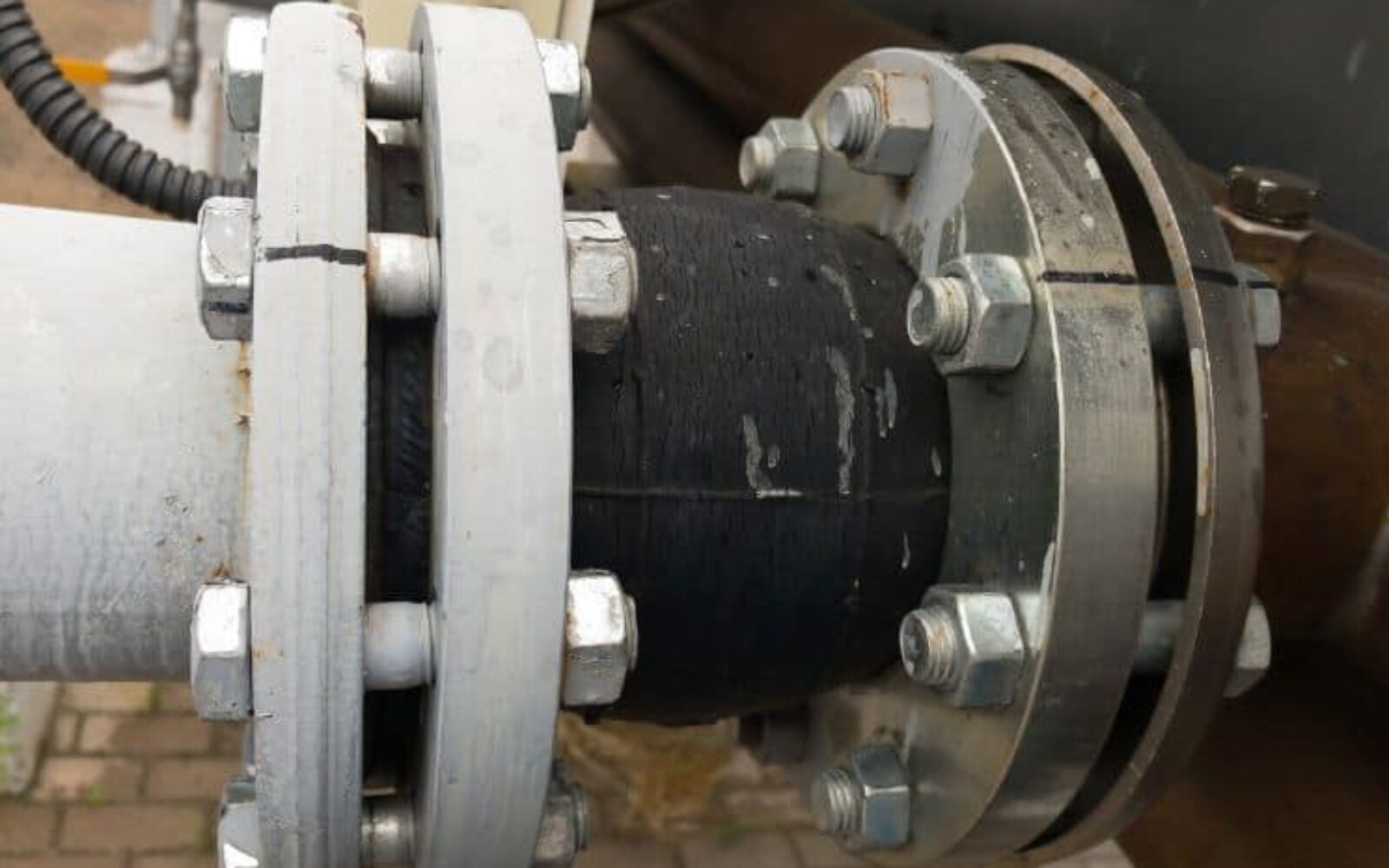 Benefits of Internal Liners in Expansion Joints