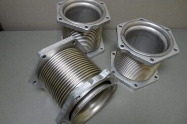 Exhaust expansion joint with custom flanges