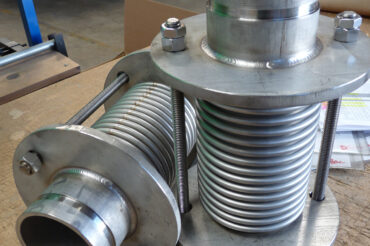 Stainless expansion joint with victaulic groove ends and tie rods